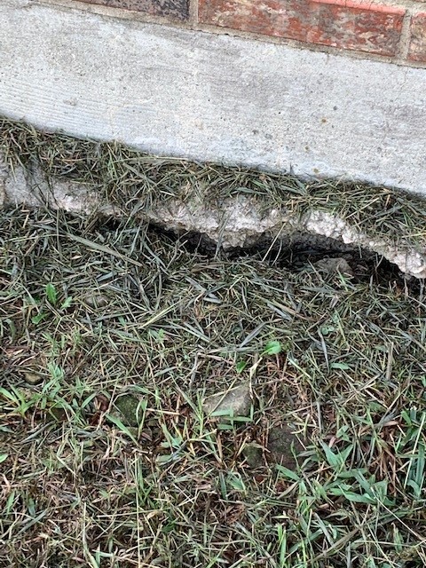 photo of evidence of cracks in the foundation
