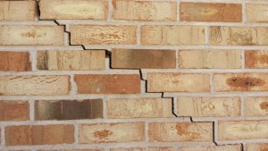 more examples of cracked bricks